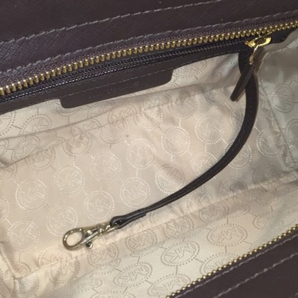 MICHAEL Michael Kors Selma Medium Messenger Bag - Picture 3 of 7